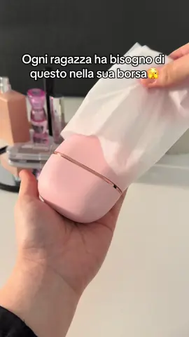 Il mini pettine lisciante che ti salva ovunque. Piccolo, veloce e sempre in borsa. #capelli perfetti in pochi secondi✨😍 #piastra #bellezza #donna #ragazze 