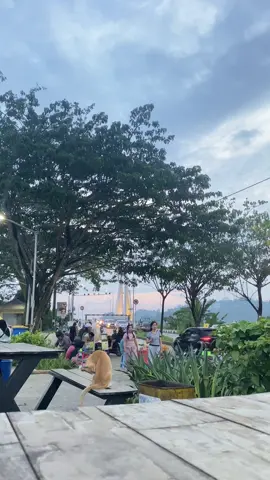 Sore” menikmati suara kendaraan🛵🚘#fyp #samarindakaltim #ldrstory 