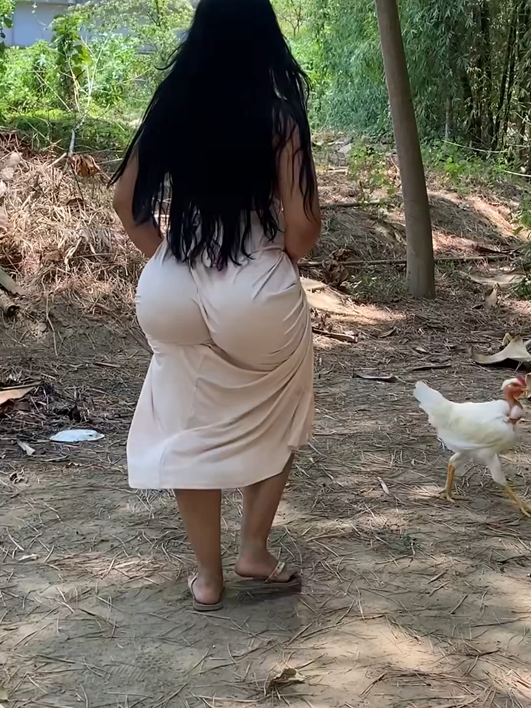 Alejandra Quiroz recogiendo leña #alejandraquirozvideos #camilapatiño #alejandraquiroz