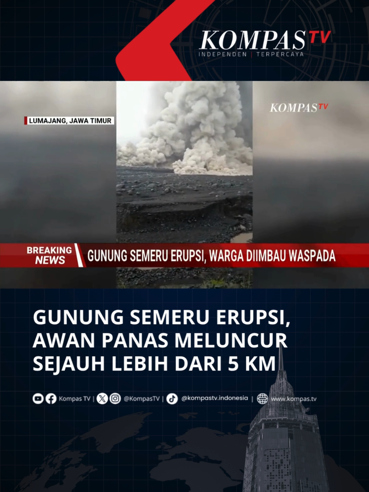 Gunung Semeru di Lumajang, Jawa Timur, Rabu (19/11/2025) sore mengalami erupsi. Gunung Semeru mengeluarkan awan panas sejauh lima kilometer lebih dari puncak kawah. Sejumlah warga yang ada di Hunian Tetap Desa Sumber Mujur, Kecamatan Candipuro, tampak memantau aktivitas Gunung Semeru yang mengeluarkan awan panas. Meskipun tertutup awan, terlihat jelas kepulan awan panas meluncur ke arah Besuk Kobokan.  Saat ini, seluruh petambang pasir sudah keluar dari sungai.  Hingga saat ini, Gunung Semeru masih berstatus waspada atau level dua. Meski demikian, warga yang ada di permukiman telah bersiap mengungsi jika terjadi hal yang tak diinginkan. Tuliskan komentarmu dan dapatkan berita terkini lainnya di www.kompas.tv serta youtube.com/kompastv #BreakingNewsKompasTV#TikTokBerita