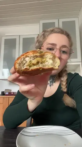 Pistachio croissant 🥐 #foodtiktok #croissant #pistachio 