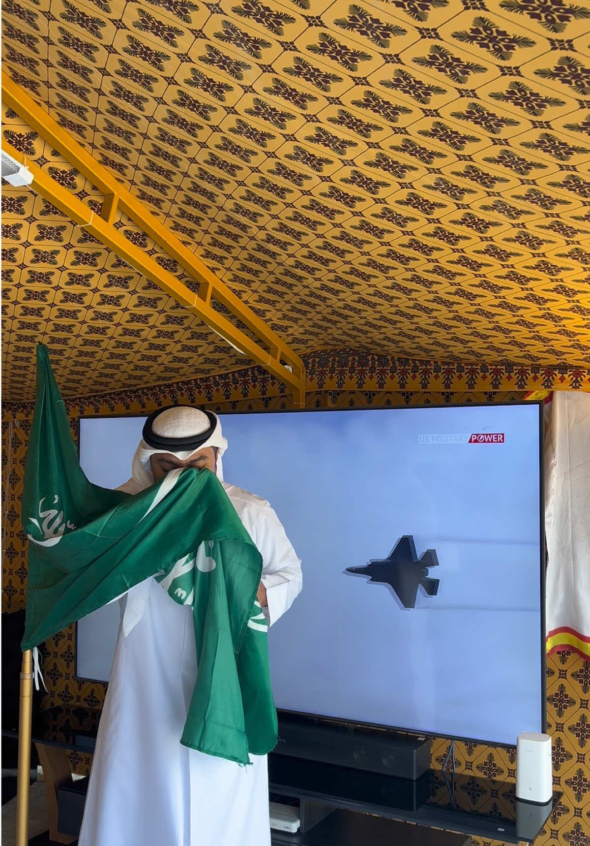 عندما يكون الشخص شجاع يسمى ذئب  و عندما يكون قوي يسمى اسد  و عندما يكون رحيم يسمى انسان  وعندما تجتمع فيه جميع الخصال يسمى الزعيم محمد بن سلمان ♥️قائد العالم ♥️.  ‏🇸🇦⚔️عز و فخر للشرق الاوسط ⚔️🇸🇦#السعوديه #محمد_بن_سلمان #f_35 #بلاد_الحرمين_الشريفين #مرحبا_هوااا 