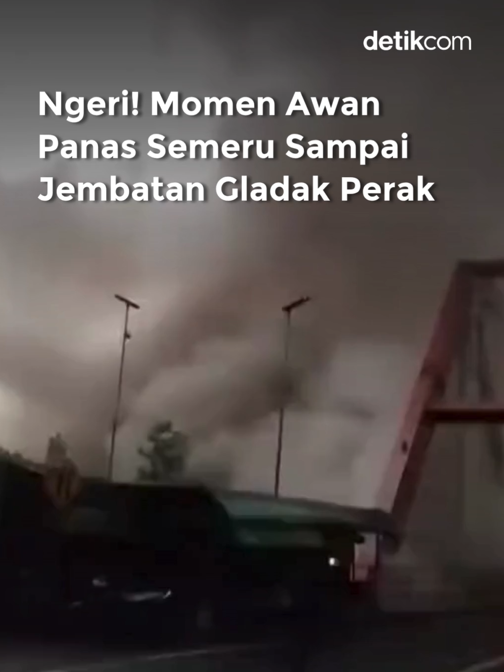 Ini adalah momen guguran awan panas letusan Semeru mencapai Jembatan Gladak Perak yang berjarak kurang lebih 13 km dari puncak. Petugas pun kini sudah menutup jembatan tersebut dengan alasan keamanan. Sebelumnya, Gunung Semeru mengeluarkan awan panas guguran mengarah ke kawasan Besuk Kobokan, Rabu (19/11/2025). Kolom abu teramati berwarna kelabu dengan intensitas tebal condong ke arah barat laut dan Utara. Erupsi juga terekam alat seismograf Pos Pengamatan Gunung Semeru dengan amplitudo maksimum 40 mm dengan durasi 16 menit 40 detik. 
