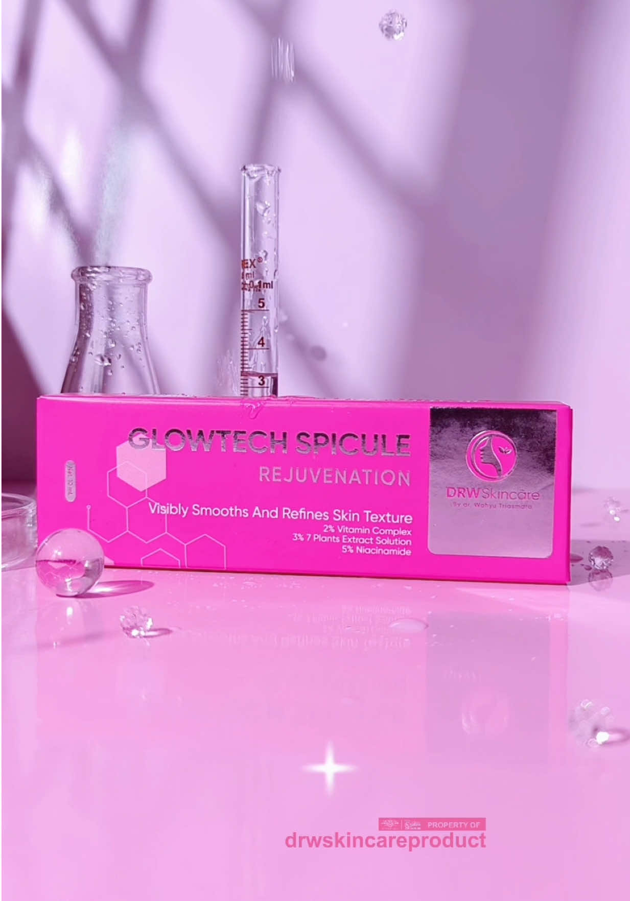 Glowtech Spicule Rejuvenation DRW Skincare adalah serum intensif dengan Spongilla Spicule yang bekerja seperti micro-needling halus untuk mempercepat regenerasi kulit. Diperkaya Vitamin Complex, 7 Plants Extract, dan Niacinamide, serum ini membantu memudarkan bekas jerawat, menyamarkan tekstur kulit (scar ),meratakan warna kulit, menenangkan, serta membuat kulit lebih halus dan cerah. #serumbopeng #bekasjerawat #scar #acneprone #drwskincareproduct 
