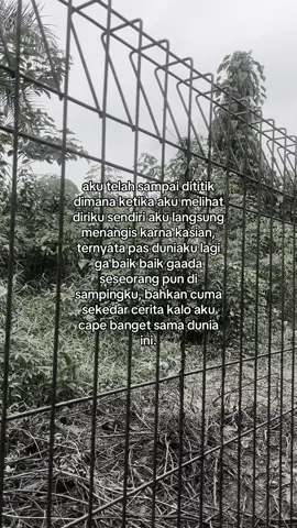 bahkan di saat aku nangis sesegukan aja gaada yang mengulurkan tangannya ke aku