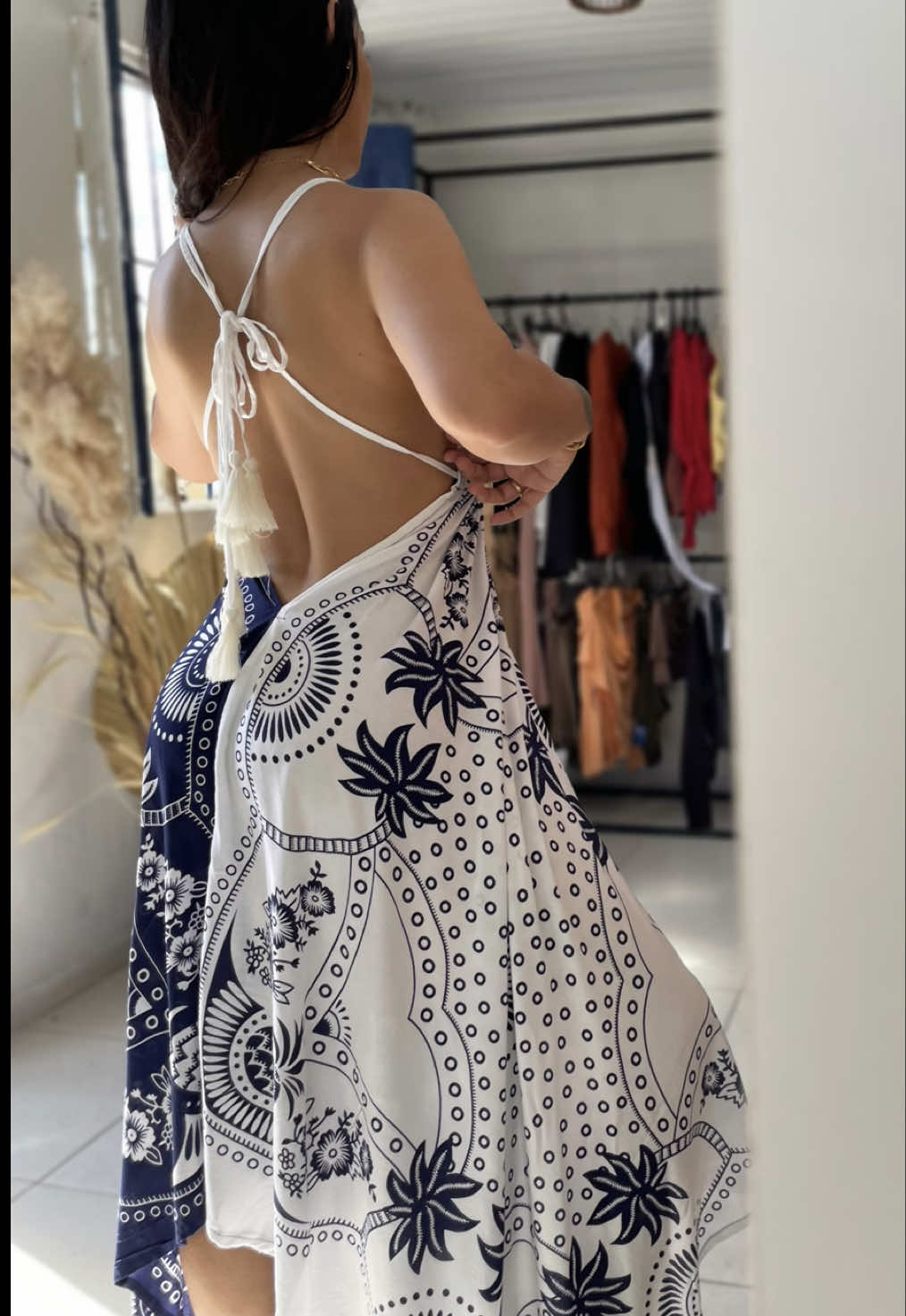 Vestido indiano estilo lenço 🧿🪬 Em viscose importada, esse aqui é PERFEITO pra que busca uma peça mais confortável!  E não podia deixar de avisar que… conseguimos reposição desse modelo MARAVILHOSOOOO em diversas estampas e cores, dia 22/11! ✨ Gostou? Segue a gente no insta pra ficar por dentro das novidades @Usenivia Reposição confirmada 22/11 Do P ao GG R$119,90  WhatsApp de atendimento: (73)99122-7417 Site: Usenivia.lojaintegrada.com.br ou através do link no nosso perfil IG @usenivia #vestidoindiano #fypシ #comprinhas #vestidolongo #modafeminina 