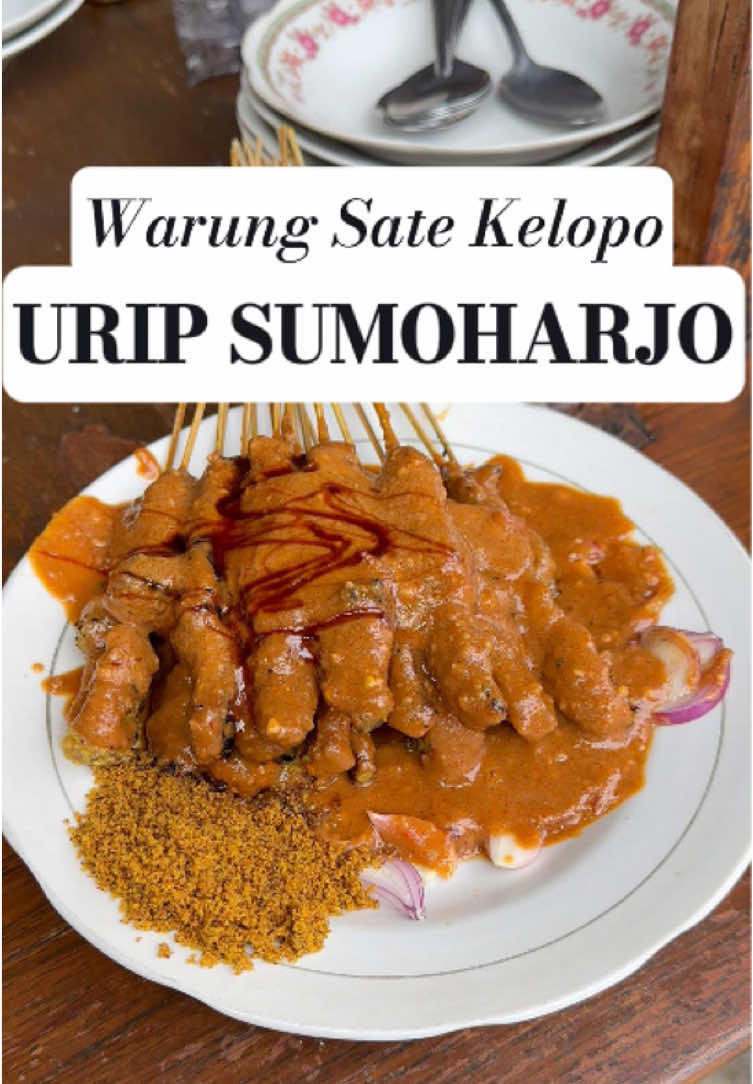 Sate Kelopo yang Udah Jualan Lebih dari 50 Tahun #RasaTanpaBayaran  Di gang kecil ini ada penjual sate yang udah jualan dari tahun 1974—lebih dari 50 tahun dan masih rame sampai sekarang. Satenya kecil-kecil jadi ga bikin eneg, bumbunya manis nagih, dan tempatnya nylempit tapi tetap dicari terus. Warung Sate Kelopo Urip Sumoharjo 📍 Jl. Keputran Kejambon I No.26 ⏰ 06:00–10:00 & 17:00–22:00 📞 0821-4049-5014 Selamat mencoba, dan jangan lupa follow untuk konten-konten tanpa endorse berikutnya. #KulinerSurabaya #SurabayaStreetFood #SateEnak #SateKelopo