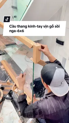 Cầu thang kính-tay vịn gỗ sồi nga-6x6 #cauthang #cauthangkinh #hieucauthangkinh 