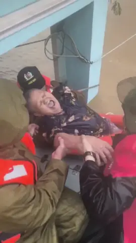 Phú yên hiện tại nước đã ngập cao hơn 4m. Mong bà con bình an vượt qua bão lũ ❤️