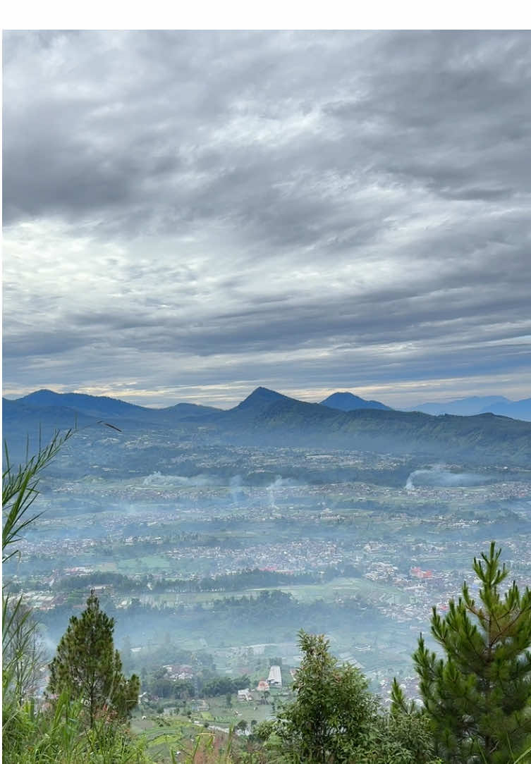 Gunung putri emang seindah dan secandu ini 😍 adakah yang punya kenangan disini ? 😃 📍gunung putri lembang  #gunungputrilembang #lembang #xyzbca #fyp #trending 