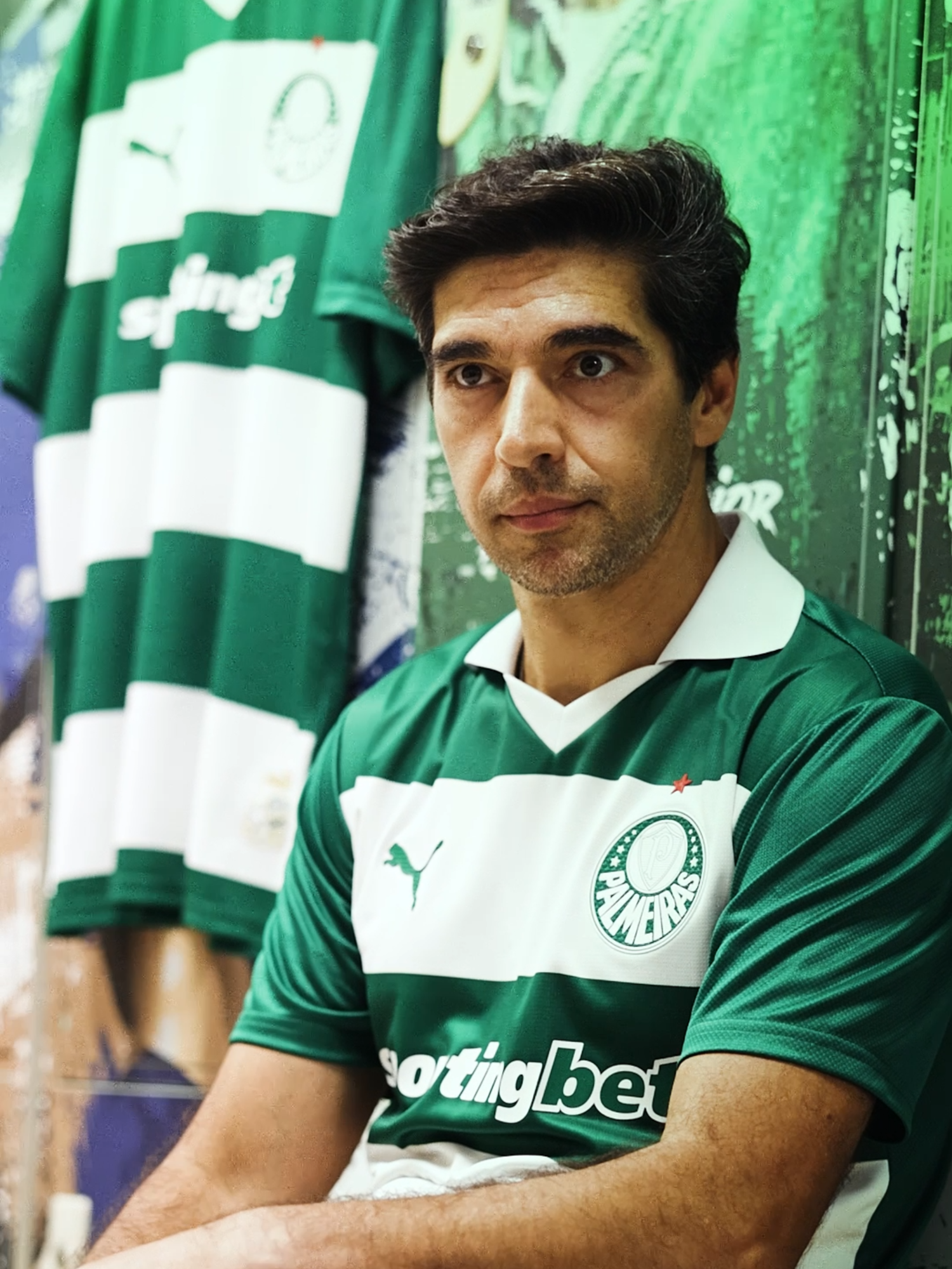Ser palmeirense é um estilo de vida! 💚🏆 Nossa nova camisa em homenagem ao Avanti, expressando o vínculo entre o clube e a torcida que canta e vibra, já está à venda na Palmeiras Store! Garanta a sua! Condições especiais para os sócios! #Palmeiras #TikTokEsportes