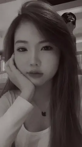 Lúc đói thì thấy bánh mỳ là quý, no rồi lại thấy hoa hồng thơm. Thế gian này,vốn dĩ chẳng có thứ gì là 