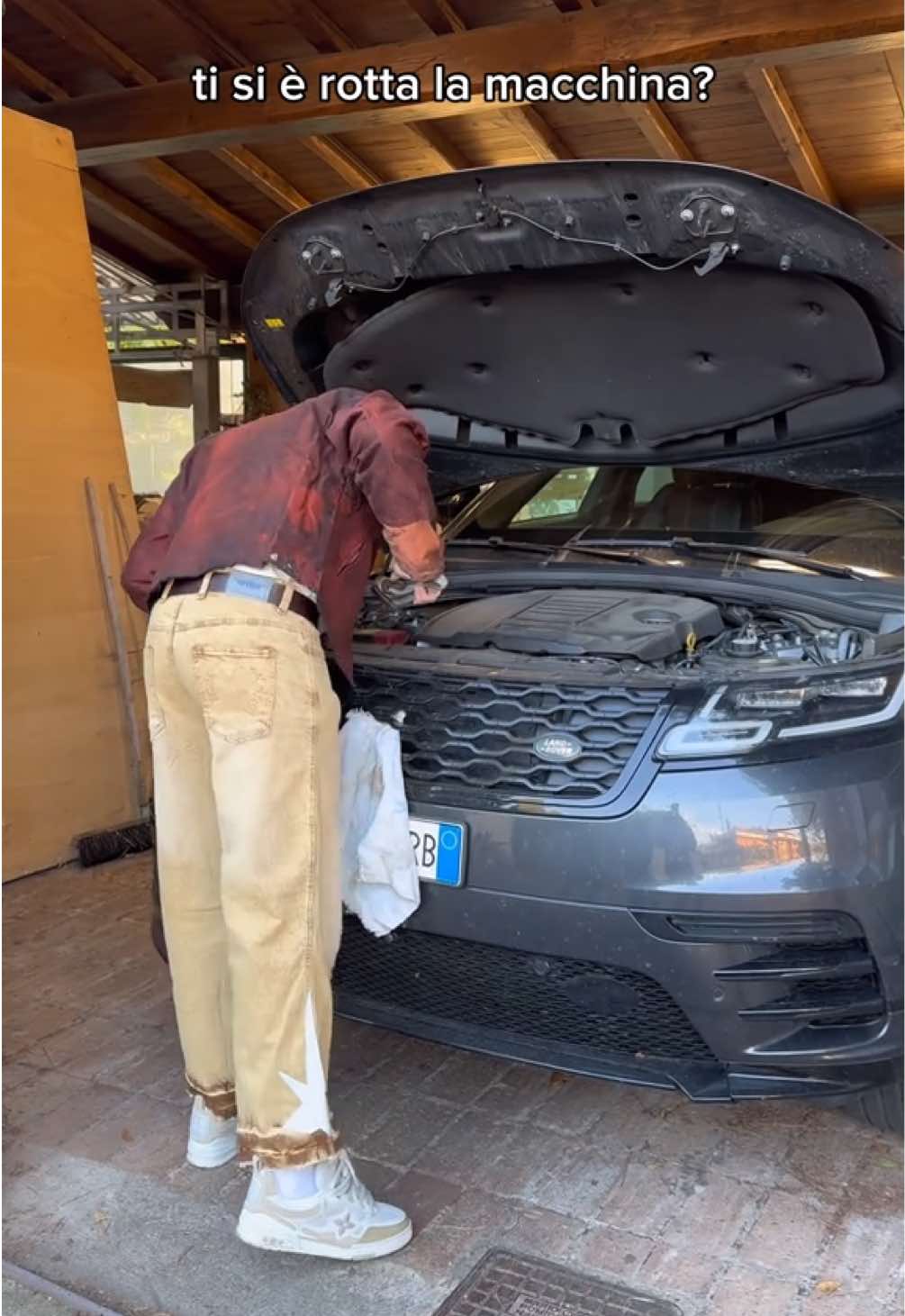 Ti si è rotta la macchina? Tutti i capi della nuova collezione sono disponibili sul nostro store online📦✨ www.alessiogifficollection.com agenzia: @in.stantanea #streetwear #streetwearitalia #outfit  #workjacket #outfitinspo