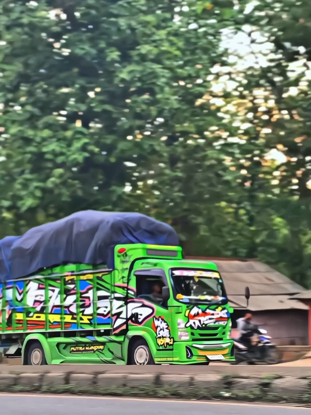 😅😅🏃‍♂️ #storytruck #trukmodifikasi #storysupirtruk #fyp #foryoupage 