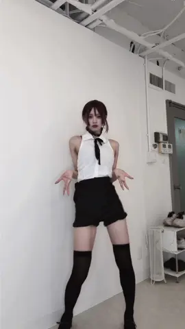 色々ボロボロだけど念願のレゼのコス、、！！普段はアイドルしてます👱🏻‍♀️ 初めてのコスプレで学んだ事沢山あった勉強⁡(*'-'*)⁡⁡ #04 #レゼ #コスプレ #チェンソーマン #コスプレ注意 