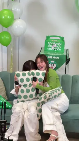 Aw bonnie is so cute and clingy 🥹🤍@bonny @emi #emibonnie #emiamily #beonnnie #emithasorn #bonniepattraphus 