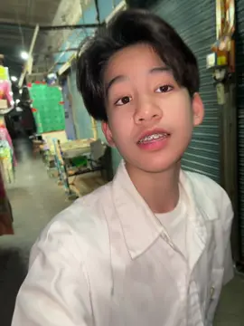 อยู่กับฉันมันมีแต่เศร้าาา