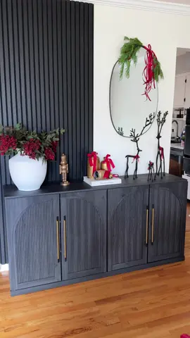 My Christmas entryway 🌲🥰 #ChristmasDecor #HolidayHomeDecor #ModernChristmas #ChristmasAesthetic #NeutralChristmasDecor