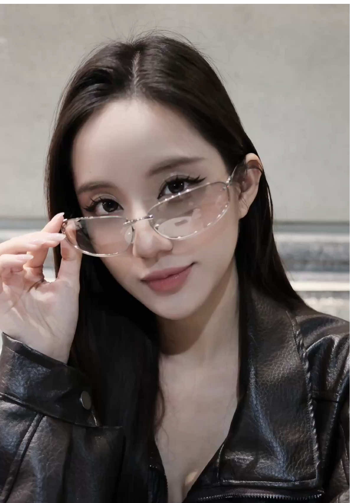 Miuu xinh chơi 2025 🐰❄️ #leonabyleona #kinhhanghieu #miumiu #miumiusunglasses #miumiuvietnam 