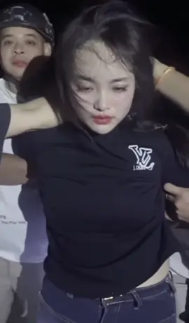 Cô gái VN cứu bạn trai…