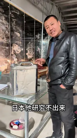 卖水的成了首富，卖汽油的还亏本啊， 聪明用在诈骗，造假上了，最主要的是30升油桶满了才26升  #中石油 #中石化#两桶油