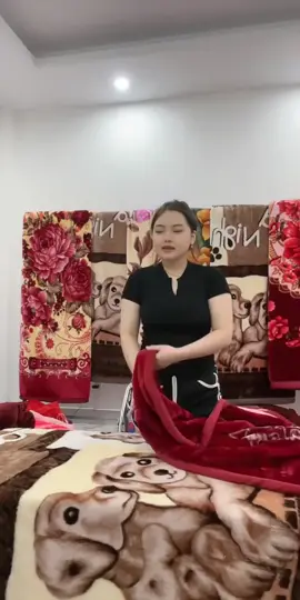 Mền nhung tuyết mềm mại, ấm áp cho giấc ngủ ngon. Chất liệu cao cấp, kích thước rộng rãi, phù hợp cho cả gia đình.