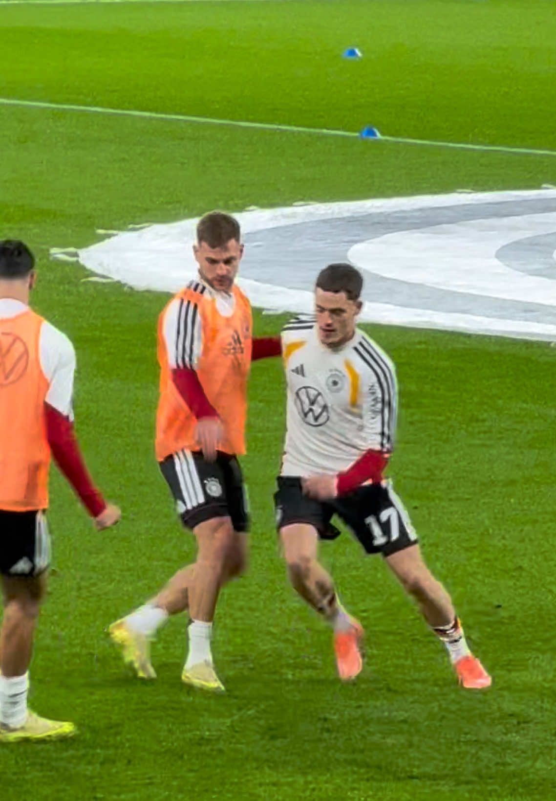Khởi động cùng Kimmich, Wirtz và đội tuyển Đức 🥰🇩🇪 #xuhuong  #nationalmannschaft🇩🇪 #joshuakimmich #florianwirtz #dinhtheman 