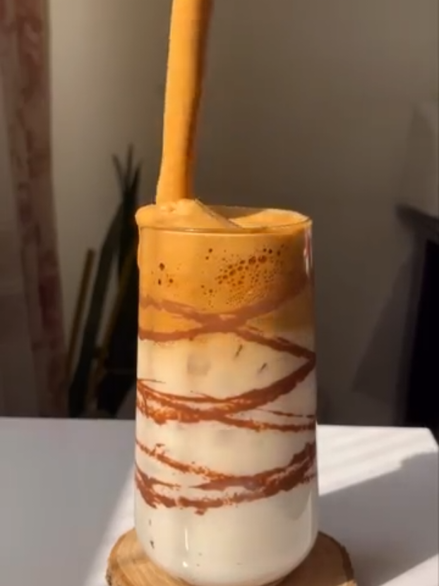 Perfect coffee in action! ☕ #coffee #coffeetime #coffeelover #coffeeaddict #asmr 