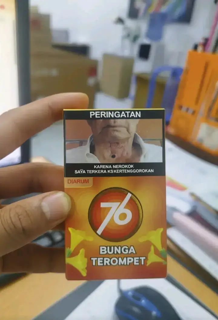 Berikut cara membuat martabak manis: Bahan-bahan: - 250 gram tepung terigu protein sedang - 1/2 sendok teh garam - 1 butir telur ukuran besar - 100 gram susu kental manis putih - 280 ml air - 1/2 sendok teh baking powder - 1/2 sendok teh soda kue - 2 sendok makan mentega, cairkan, lalu dinginkan - Gula pasir secukupnya untuk taburan - Keju parut secukupnya untuk taburan Cara Membuat: 1. Siapkan mangkuk, campur semua bahan adonan, kecuali soda kue. Aduk hingga rata menggunakan balloon whisk . 2. Diamkan adonan selama 15 - 30 menit . 3. Setelah itu, masukkan soda kue ke dalam adonan dan aduk hingga rata . 4. Panaskan teflon ukuran kecil, tuang adonan dan panggang dengan api sedang. Perhatikan api agar tak terlalu besar dan membuat adonan gosong . 5. Jika sudah setengah matang dan permukaannya mulai bergelembung, taburkan gula di atasnya. Masak kembali hingga matang . 6. Angkat martabak dari teflon, olesi dengan mentega dan taburi dengan topping sesuai selera . 7. Potong bagian tengah martabak, lipat menjadi dua bagian. Sajikan  #fypp  #rokok  #rokokmembunuhmu  #lewatberanda  #martabakmanis 