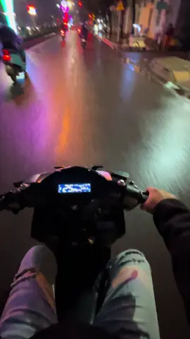 Em thì đã quên, còn anh thì vẫn thương, vẫn nhớ”