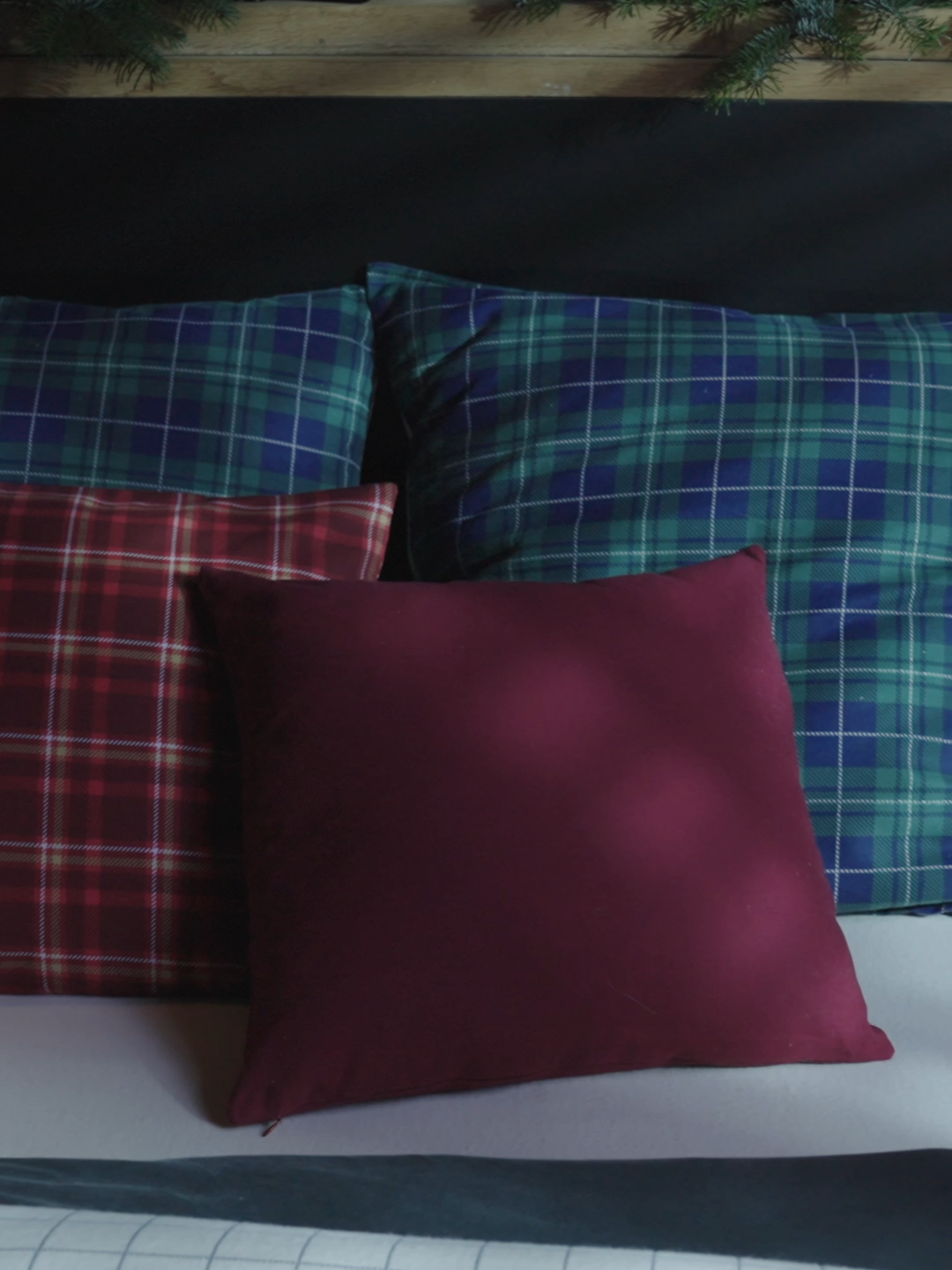 Cu So British Auchan, casa ta capătă un aer sofisticat, plin de  personalitate. Texturi fine, culori clasice și detalii care transformă  orice încăpere într-un spațiu cu poveste. E timpul să-ți aduci acasă un  stil elegant, cozy și absolut irezistibil. ☃️🎁 #auchanromania