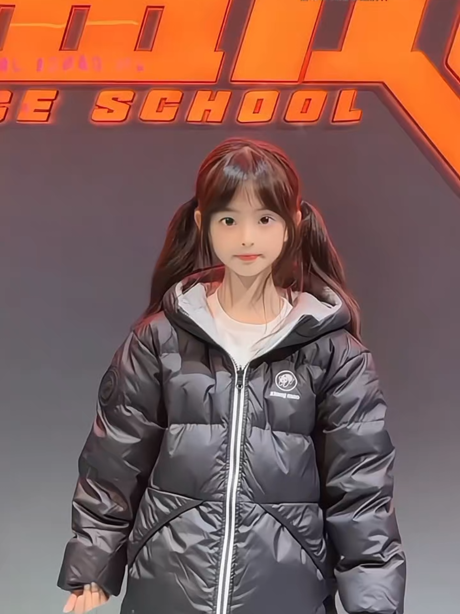 降温啦～ #火机摇 #熊猫儿童羽绒服 #甜妹 #萌妹 #骗你生女儿 #卡点舞 #trend #dance #dancer #danceschool 