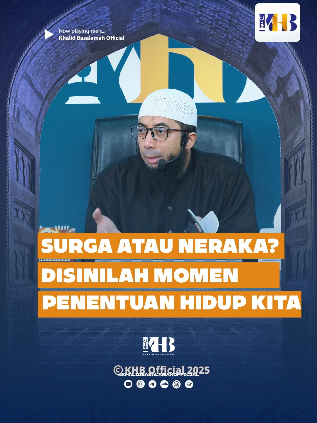 ▶️ SURGA ATAU NERAKA? DISINILAH MOMEN PENENTUAN HIDUP KITA Sering kali kita lupa bahwa umur yang kita miliki bukanlah yang tersisa, tetapi yang sudah berlalu. Usia kita saat ini, 20, 30, 40, 50 tahun, itulah waktu yang benar-benar telah kita gunakan. Sedangkan sisa umur di depan, tidak ada yang tahu. Bisa sehari, sepekan, atau bahkan hitungan jam. Kematian adalah misteri yang tidak pernah memberi pemberitahuan. Karena itu, setiap orang harus jeli melihat hidupnya apakah langkahnya mendekat pada keselamatan atau menuju penyesalan? Yang menentukan nanti kita di akhirat berada di surga atau di neraka adalah apa yang kita lakukan sekarang, bukan nanti ketika semuanya sudah terlambat. Allah ﷻ berfirman: فَمَنْ يَّعْمَلْ مِثْقَالَ ذَرَّةٍ خَيْرًا يَّرَهٗۚ “Siapa yang mengerjakan kebaikan seberat zarah, dia akan melihat (balasan)-nya.” وَمَنْ يَّعْمَلْ مِثْقَالَ ذَرَّةٍ شَرًّا يَّرَهٗ ࣖ “Siapa yang mengerjakan kejahatan seberat zarah, dia akan melihat (balasan)-nya.” (QS Az-Zalzalah [99]: 8) Ayat ini mengingatkan yaitu setiap pilihan kecil yang kita lakukan hari ini sedang membangun arah akhir kita. Hidup di dunia adalah kesempatan, sekali saja. Maka selagi nafas masih ada, mari memilih jalan yang benar, memperbaiki diri, dan mempersiapkan bekal terbaik. Karena surga atau neraka bukan ditentukan nanti, tapi ditentukan hari ini, oleh diri kita sendiri. Allāhu Ta‘ālā a‘lam bishawāb. __ ♻️ Silahkan disebarluaskan 🚫 Dilarang menambah dan mengurangi isi poster/video ini tanpa izin #niatbaik #ilmudanamal #kajiansingkat #khalidbasalamah #khalidbasalamahofficial #ustadzkhalid #ustadzkhalidbasalamah