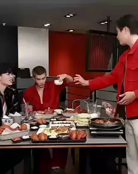 #creatorsearchinsights အမွှေစိန်လေးသူ့အကိုတွေကိုသူဘဲဘူလီနိုင်တာ😂နေ့လည်ကတင်တာviewမတက်လို့ပြန်လာတင်တာ😏#gmmtv#fourth#blfangirl🏳‍🌈 #frypgシ 