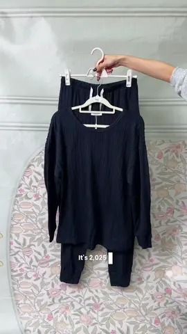 This cozy loungewear set checks all the boxes. Of course I had to grab this lounge set #loungewear #loungewearset #cozyset #womenspajamas #tiktokshopblackfriday 