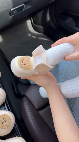 Giày gấu cho bé #thoitrangbe #mevabe #oibeoi #thoitrangtreem #giaydeptrem 