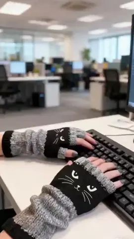 Cold hands? Not anymore. Cute mode: activated 🐾❄️#fyp #warm #gloves #TikTokShopBlackFriday #winter 