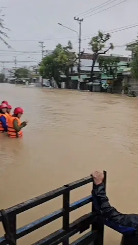 nước chảy xiếc lắm mọi người