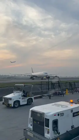 us Bangla Airlines #usbangla🇱🇷🇧🇩 #airlines #foryoupage #america #airlines #american #air #canada #pppppppppppppppp #foryou #parking #pppppppppppppppp #fyp 