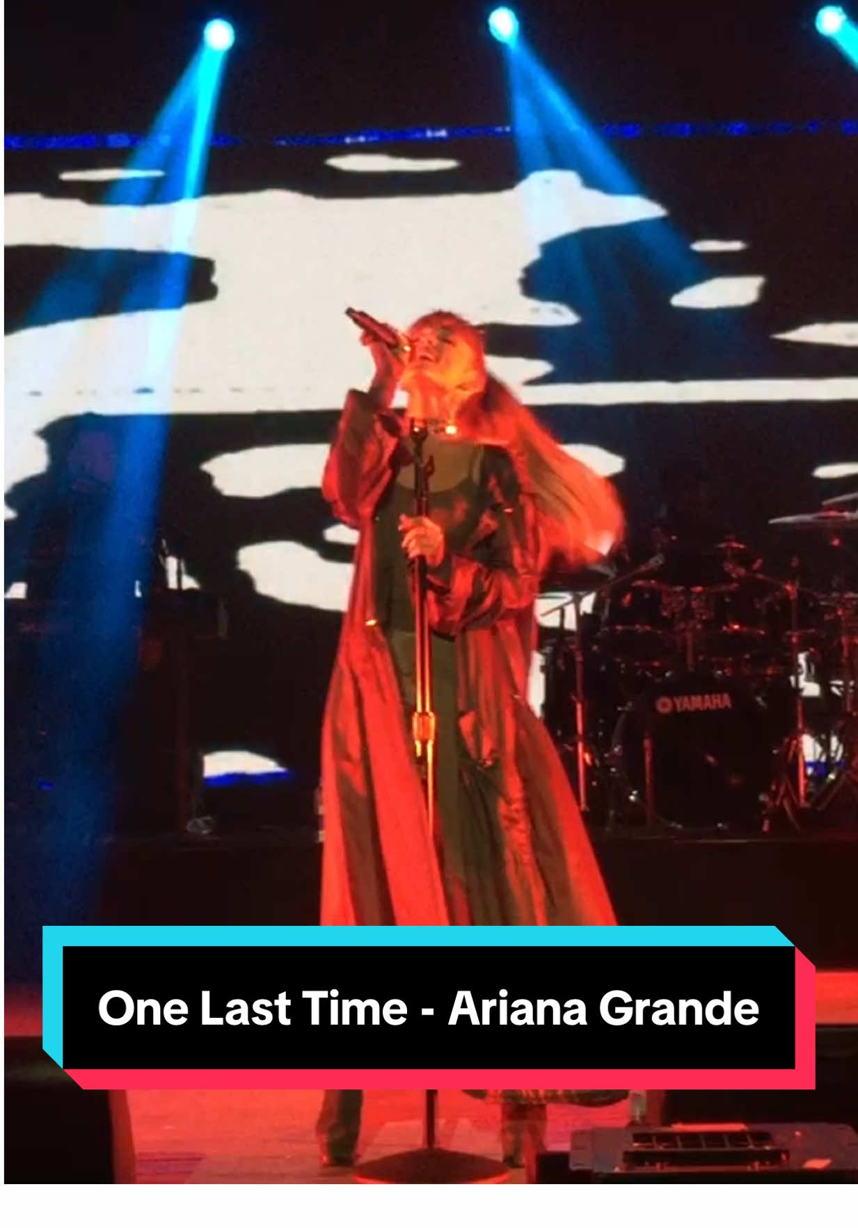 Ariana Grande performing ‘One Last Time’ live in Wantagh, NY - August 20, 2016 #ArianaGrande #hot100fest #ArianaGrandelive #onelasttime #moodyontour @arianagrande 