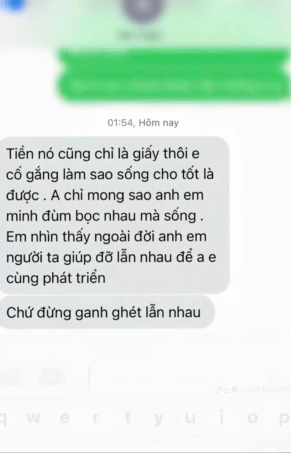 Tấm áo phong trần nhuộm gió sương lòng mang tha hương nặng nỗi buồn mặt trời vẫn mọc, chân lầm lũi ước vọng tan thành giọt lệ tuôn #chênh_vênh 