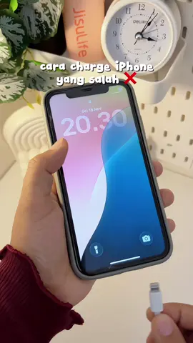 Kebiasaan simlple tapi efeknya besar loh!!! ini cara agar supaya suhu iPhone kamu stabil pada saat di charge 📲 #tips #tipsiphone 