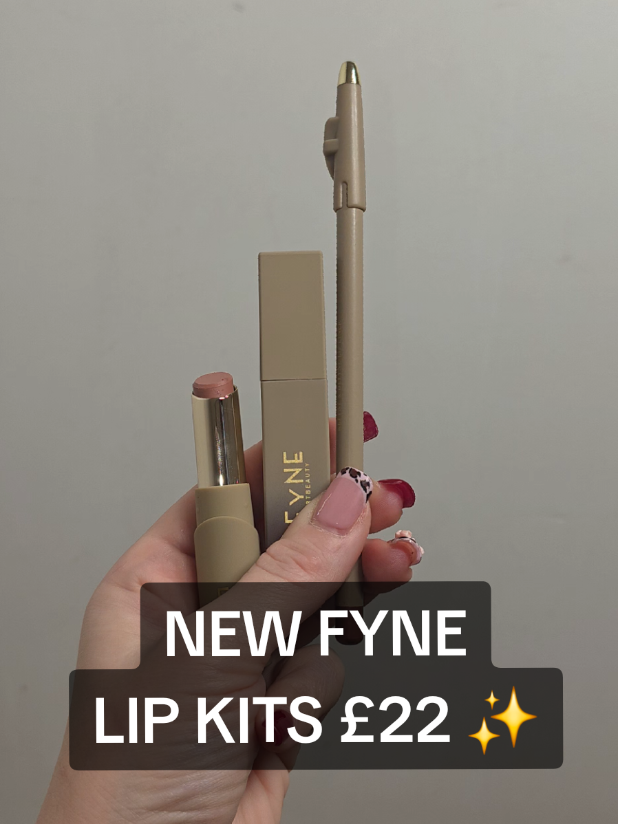 'Naturally Nude' how BEAUTIFUL 😍✨️ #fynecosmetics #lipkit #blackfriday #tiktokmademebuylt #lipcombo 