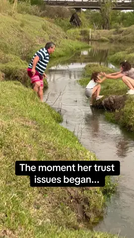 She is never trusting her sister again. 😭 #RoadTo19M #Pubity  (Jimena Corraro via ViralHog)