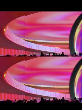 Khoảnh khắc Hoa hậu Hương Giang bước ra khán đài như nổ tung #lollipop_VNteam 