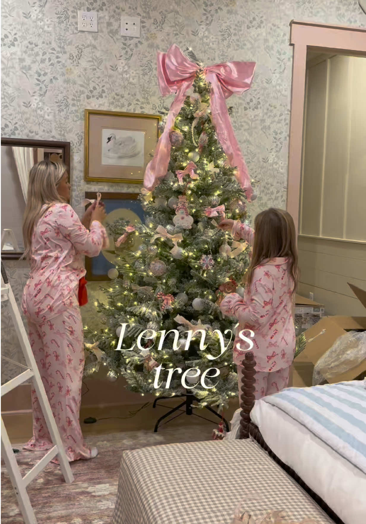 Lenny wanted to do her own voiceover 🤣 decored like it’s Christmas 👏🏽🩷🌲  #Home #family #christmas #decor #reality