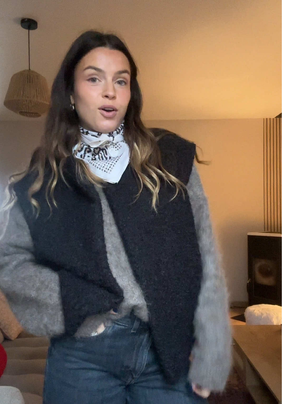 On s’habille ensemble avec le gilet Sixtine by @Juste Elles 🖤  Retrouvez-nous ce vendredi soir en live sur leur TikTok ✨  #giletsansmanches #justelles #OOTD #outfit 
