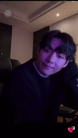 Đang call với ảnh thì ảnh đói bụng #v #taehyung #xh 