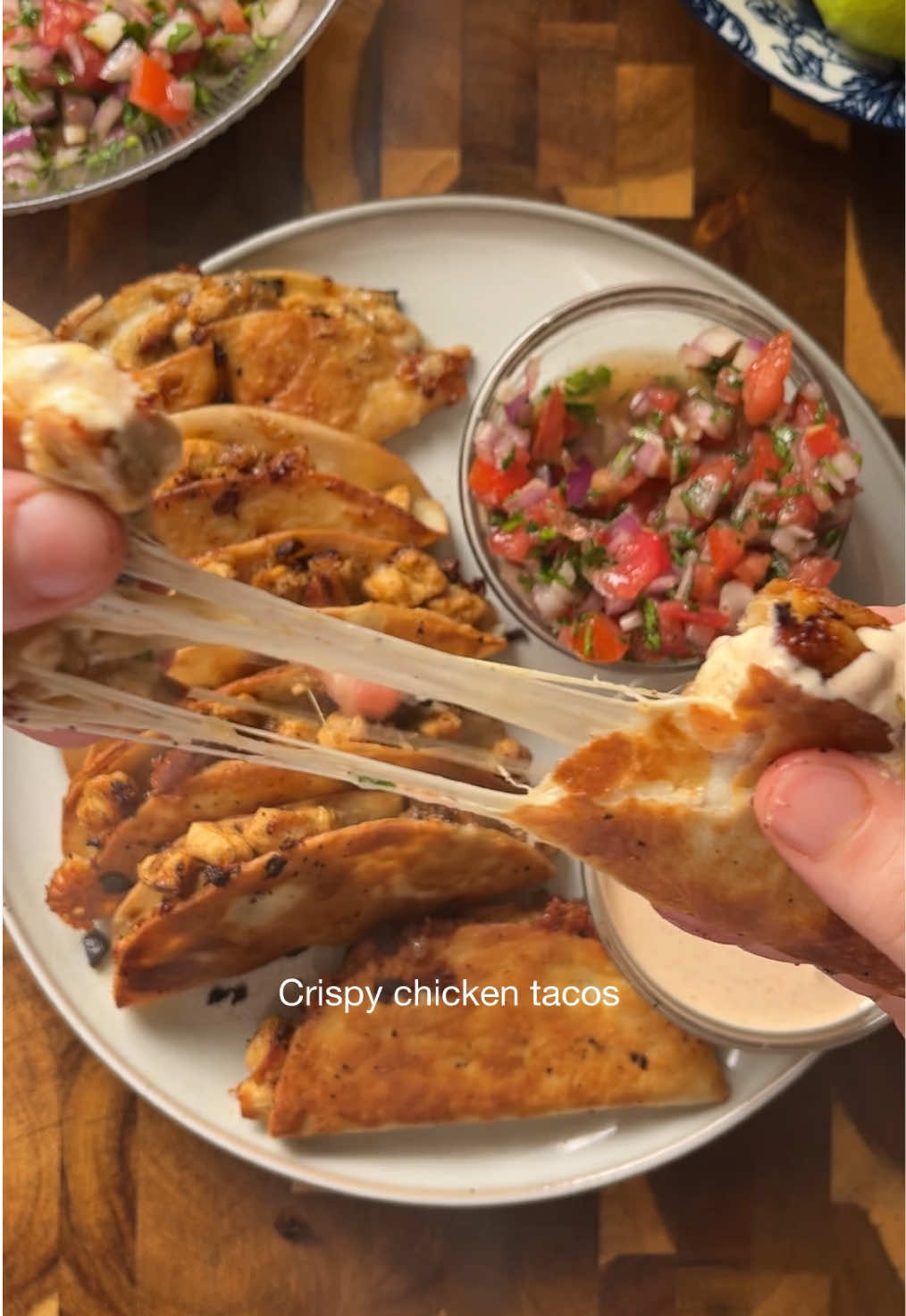 Crispy chicken tacos  المكونات: (تكفي 6–8 حبات): للدجاج: نصف صدر دجاج ملعقة كبيرة زيت زيتون ملعقة كبيرة عصير ليمون ملح، فلفل أسود ثوم بودرة توابل الدجاج بابريكا حارة نصف بصلة مفرومة 4 فصوص ثوم مفروم  سلطة بيكو دي غايو: نصف بصلة مقطعة مكعبات صغيرة نصف حبة طماطم مقطعة مكعبات صغيرة كزبرة مفرومة ملح، فلفل أسود زيت زيتون عصير ليمون للصلصة: 3 ملاعق كبيرة مايونيز 3 ملاعق كبيرة كريمة طبخ ملعقة كبيرة عصير ليمون فلفل أسود، ثوم بودرة ملعقة صغيرة صوص حار Ingredients: (makes 6–8 pieces): For the chicken: 1/2 chicken breast 1 tbsp olive oil 1 tbsp lemon juice Salt, black pepper Garlic powder Chicken seasoning Hot paprika 1/2 chopped onion 4 cloves minced garlic For the Pico de Gallo: 1/2 onion, diced 1/2 tomato, diced Chopped cilantro Salt, black pepper Olive oil Lemon juice For the sauce: 3 tbsp mayonnaise 3 tbsp cooking cream 1 tbsp lemon juice Black pepper, garlic powder 1 tsp hot sauce #crispychickentacos #food #Recipe #cooking #tacos 