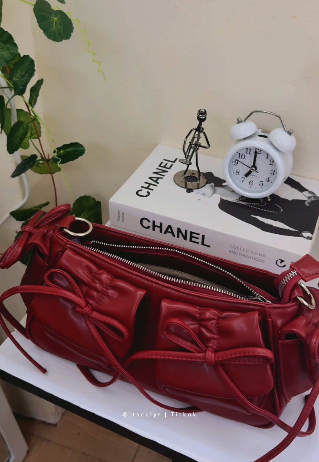 I’m obsessed with the color!♥️💋🍷#seagloca #seaglocabag #womensbag #bag #shoulderbag 